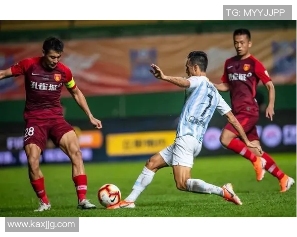 广州富力迎战河北幸福争夺中超联赛关键三分的精彩对决