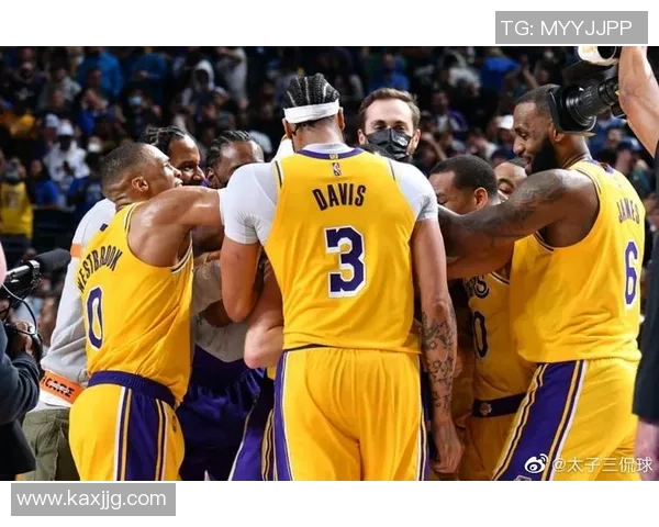 湖人队与独行侠激战正酣精彩直播尽在眼前不容错过