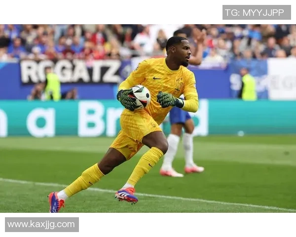 迈尼昂：从青涩门将到世界顶级守护者的成长之路